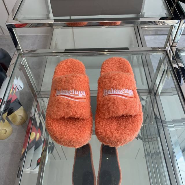 Balenciaga 巴黎世家 厚底毛毛拖鞋超舒适光腿穿 回头率满分一年四季都能随意出门就穿博主热门单品推送码数:35-40